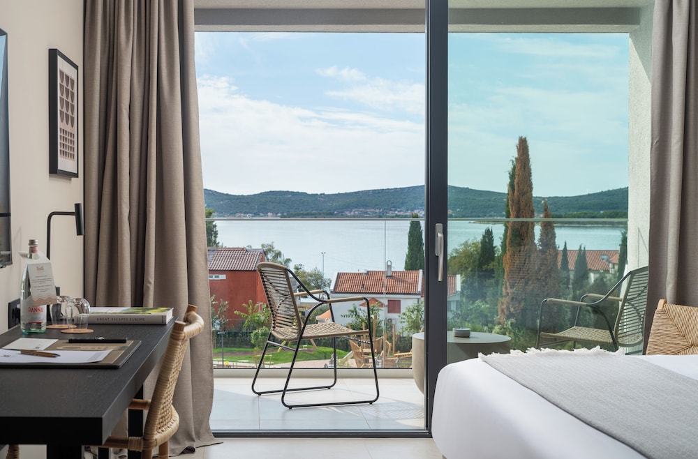 Molum Hotel & Residences — Hotel rooms in Sveti Filip i Jakov, Zadar