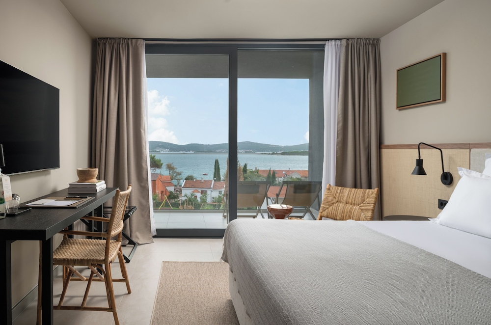 Molum Hotel & Residences — Hotel rooms in Sveti Filip i Jakov, Zadar