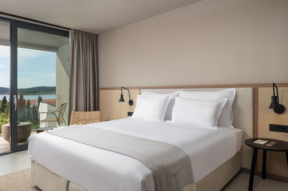 Molum Hotel & Residences — Hotel rooms in Sveti Filip i Jakov, Zadar