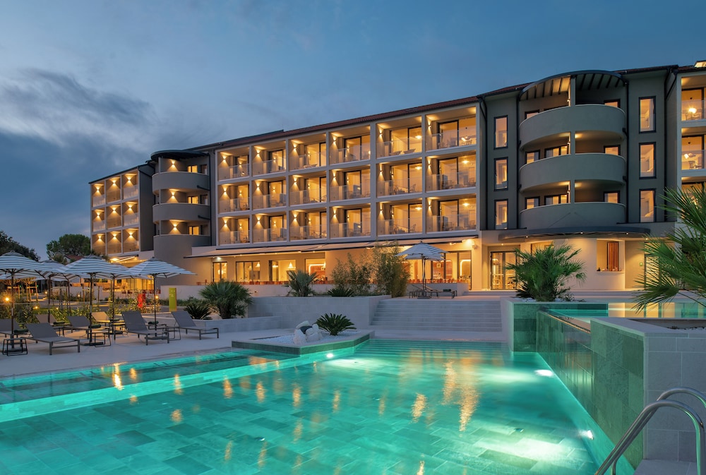Molum Hotel & Residences — Swimming pool in Sveti Filip i Jakov, Zadar