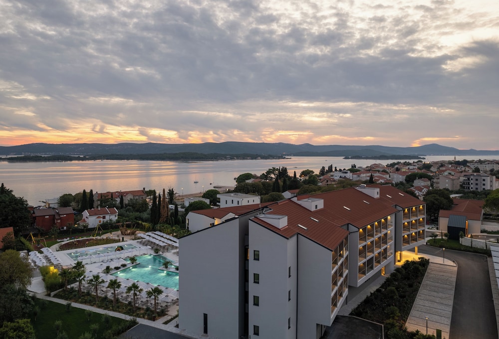Molum Hotel & Residences — Hotel building in Sveti Filip i Jakov, Zadar