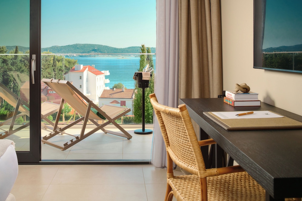 Molum Hotel & Residences — Hotel rooms in Sveti Filip i Jakov, Zadar