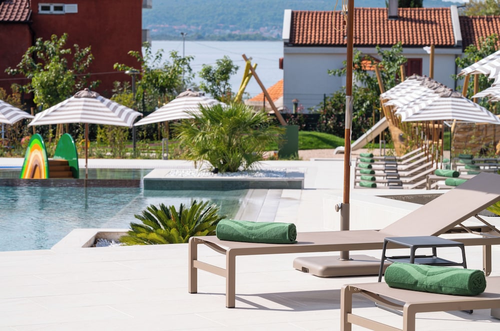 Molum Hotel & Residences — Swimming pool in Sveti Filip i Jakov, Zadar
