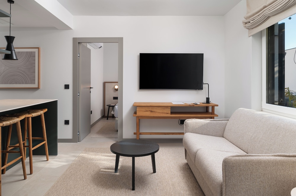 Molum Hotel & Residences — Hotel rooms in Sveti Filip i Jakov, Zadar