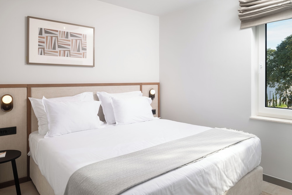 Molum Hotel & Residences — Hotel rooms in Sveti Filip i Jakov, Zadar