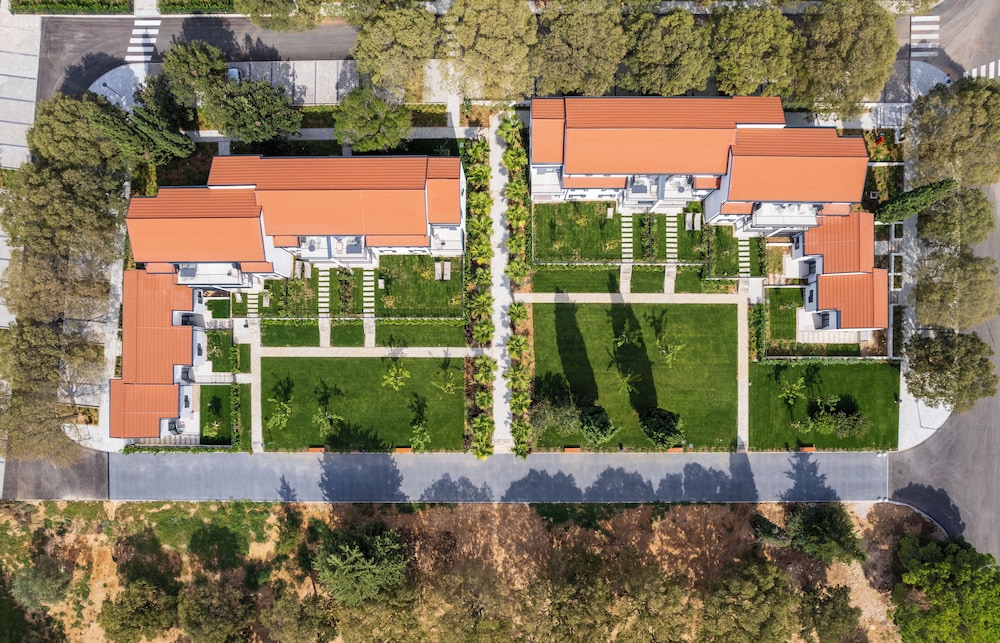 Molum Hotel & Residences — Hotel building in Sveti Filip i Jakov, Zadar