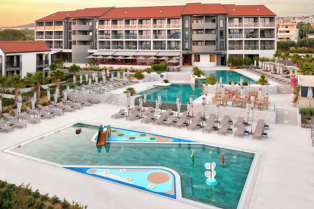Molum Hotel & Residences