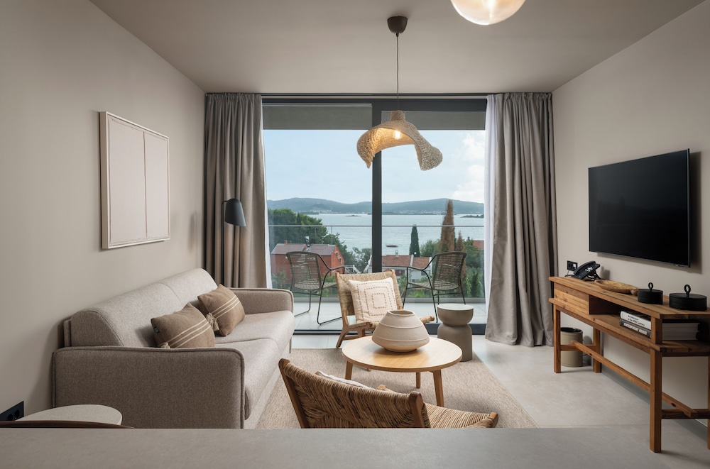 Molum Hotel & Residences — Hotel rooms in Sveti Filip i Jakov, Zadar