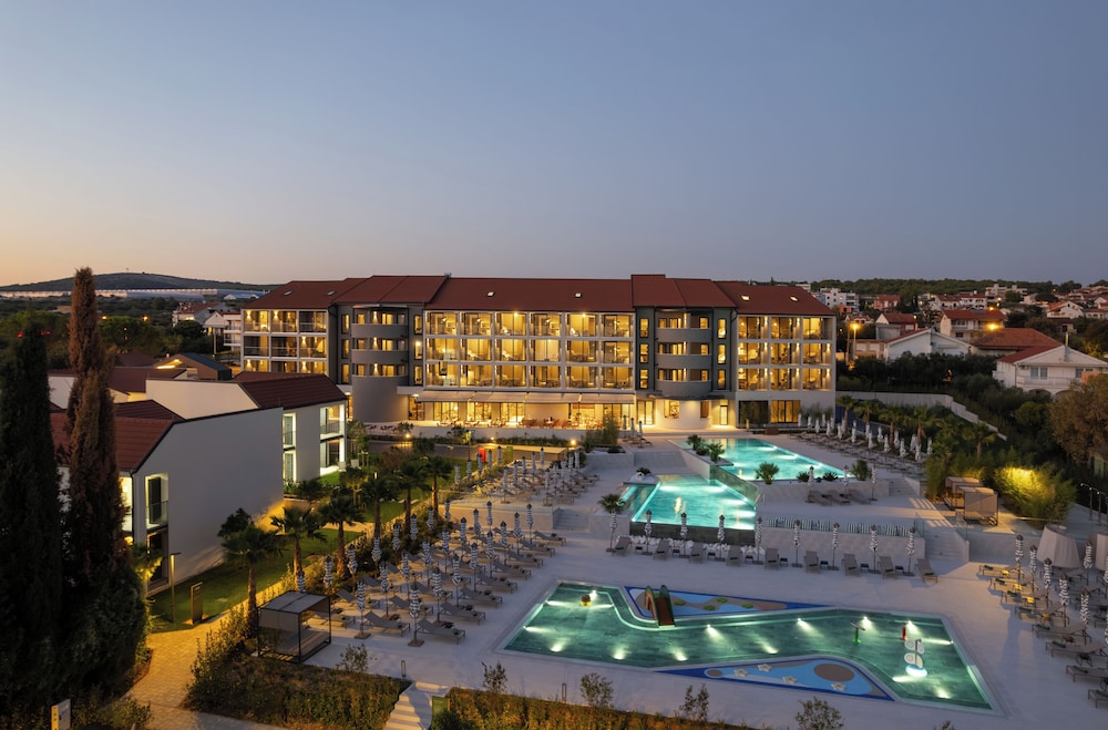 Molum Hotel & Residences — Hotel building in Sveti Filip i Jakov, Zadar