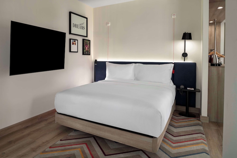 Hampton By Hilton Istanbul Merter — Hotel rooms in Istanbul, Istanbul