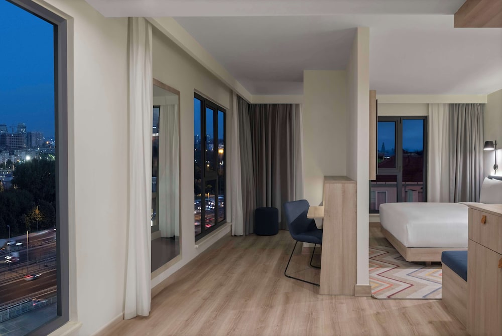 Hampton By Hilton Istanbul Merter — Hotel rooms in Istanbul, Istanbul