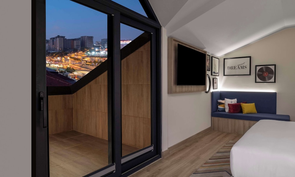 Hampton By Hilton Istanbul Merter — Hotel rooms in Istanbul, Istanbul