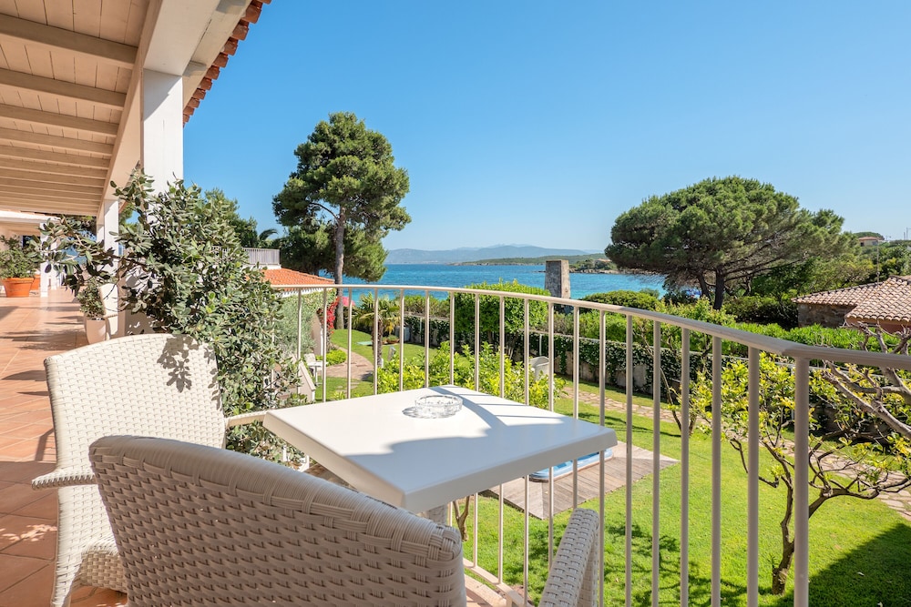 The Pelican Beach Resort & SPA - Adults Only — Hotel building in Olbia, Sardinia