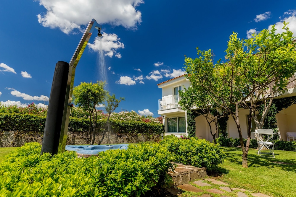 The Pelican Beach Resort & SPA - Adults Only — Hotel building in Olbia, Sardinia