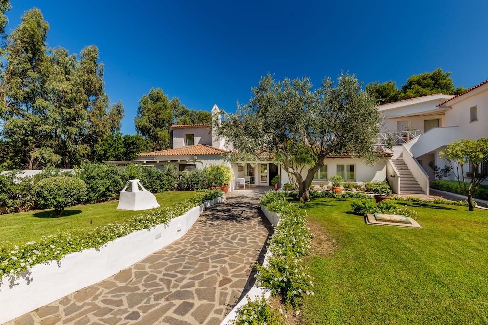 The Pelican Beach Resort & SPA - Adults Only — Hotel building in Olbia, Sardinia