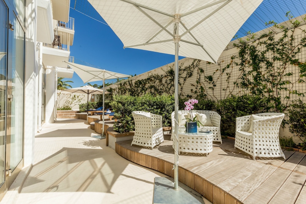 The Pelican Beach Resort & SPA - Adults Only — Hotel building in Olbia, Sardinia
