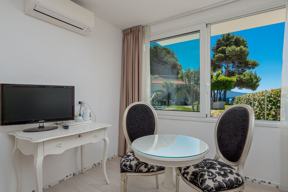 The Pelican Beach Resort & SPA - Adults Only — Hotel rooms in Olbia, Sardinia