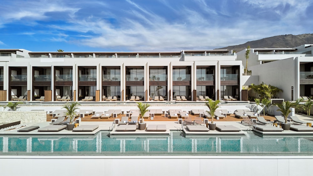 Royal Hideaway Corales Villas — Hotel building in Costa Adeje, Canary Islands