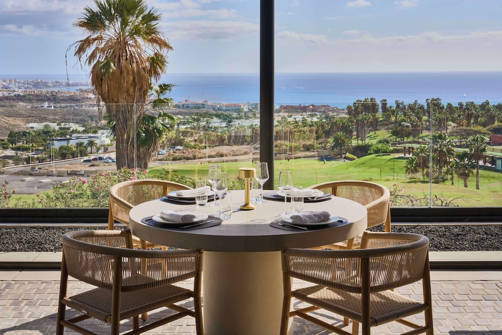 Royal Hideaway Corales Villas — Restaurant & bars in Costa Adeje, Canary Islands