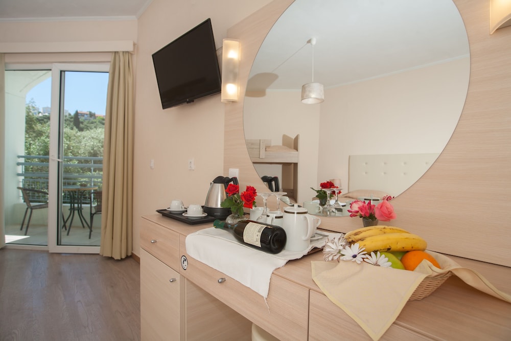 Alexandros Hotel -  All Inclusive — Hotel rooms in Perama (Corfu), Ionian Islands