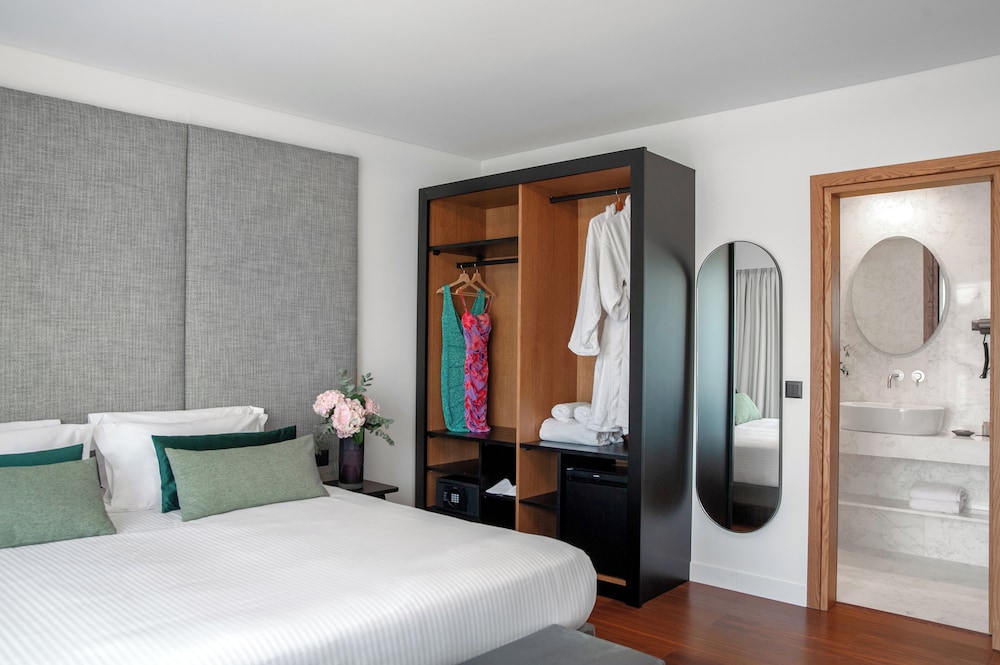 The Athenaeum Luxury Hotel — Hotel rooms in Athens, Attica