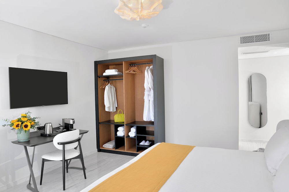 The Athenaeum Luxury Hotel — Hotel rooms in Athens, Attica
