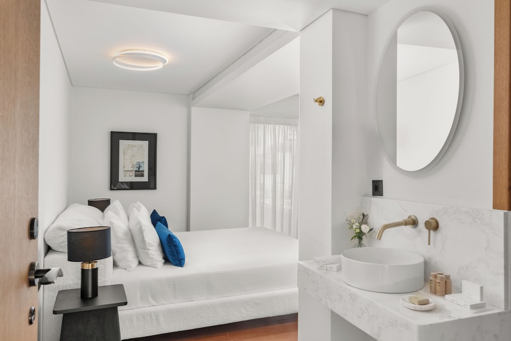 The Athenaeum Luxury Hotel — Hotel rooms in Athens, Attica