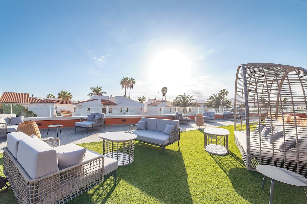 Arena Castillo — Hotel building in Costa de Antigua, Canary Islands