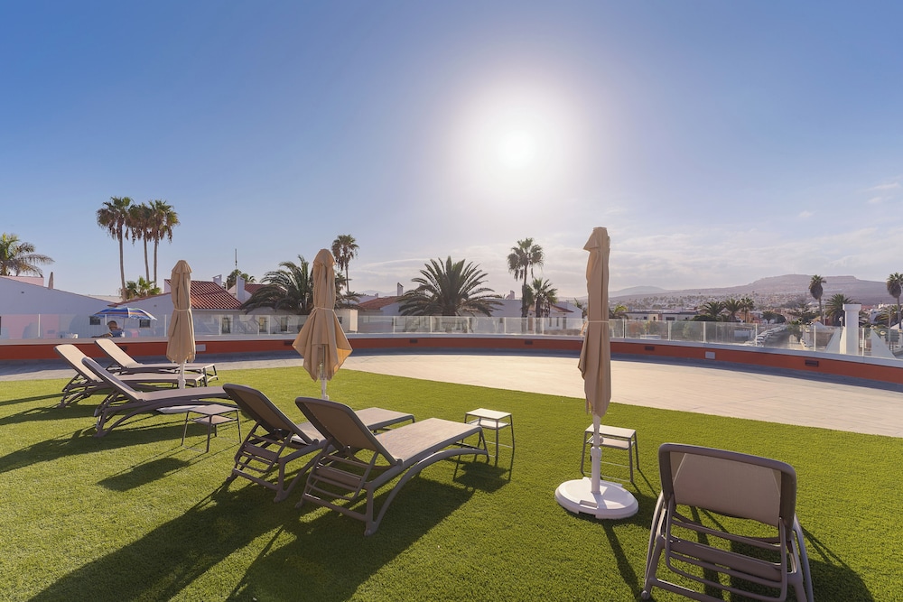 Arena Castillo — Hotel building in Costa de Antigua, Canary Islands