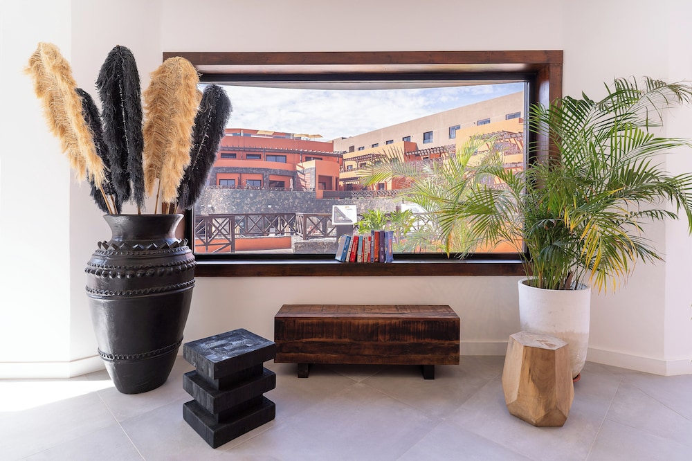 Arena Castillo — Hotel building in Costa de Antigua, Canary Islands