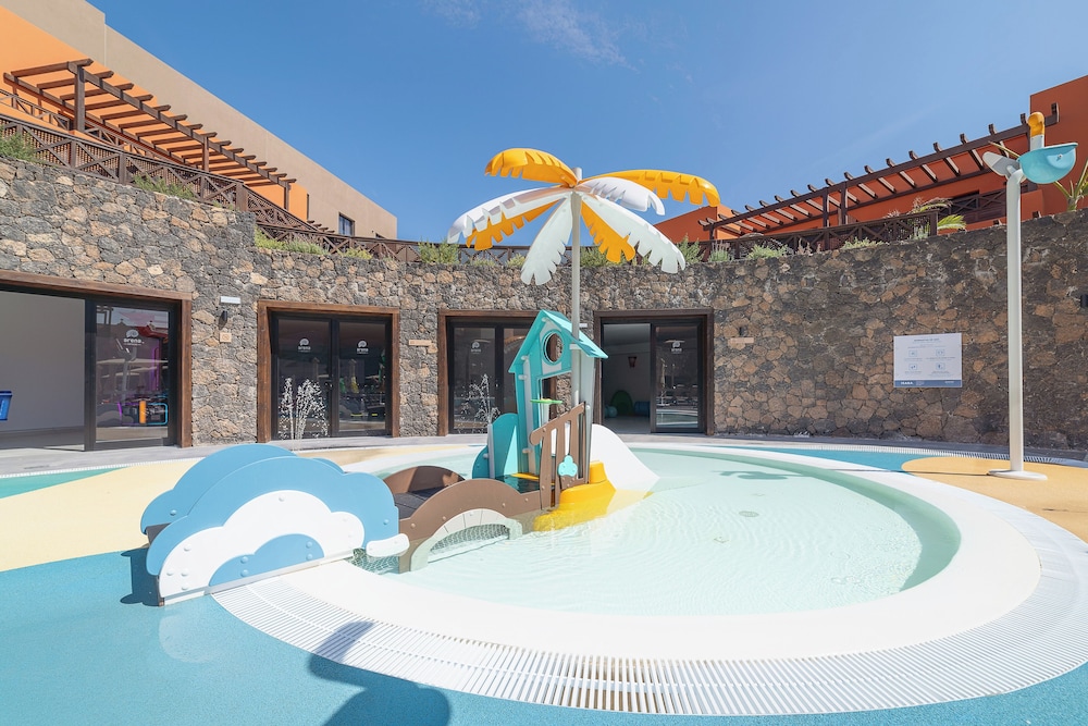 Arena Castillo — Attractions for children in Costa de Antigua, Canary Islands