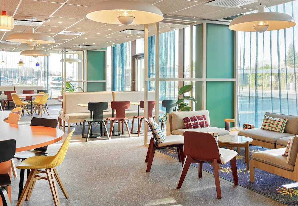 B&B Hotel Marne-La-Vallée Val D'Europe — Restaurant & bars in Disneyland Paris, Ile-de-France