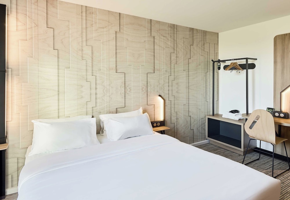 B&B Hotel Marne-La-Vallée Val D'Europe — Hotel rooms in Disneyland Paris, Ile-de-France