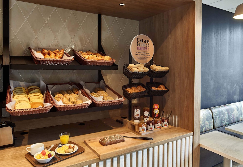 B&B Hotel Marne-La-Vallée Val D'Europe — Restaurant & bars in Disneyland Paris, Ile-de-France