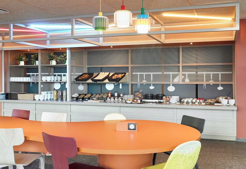 B&B Hotel Marne-La-Vallée Val D'Europe — Restaurant & bars in Disneyland Paris, Ile-de-France