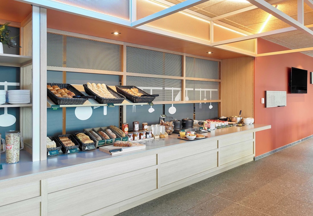 B&B Hotel Marne-La-Vallée Val D'Europe — Restaurant & bars in Disneyland Paris, Ile-de-France