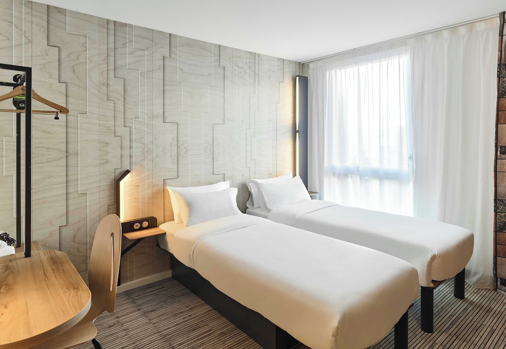 B&B Hotel Marne-La-Vallée Val D'Europe — Hotel rooms in Disneyland Paris, Ile-de-France