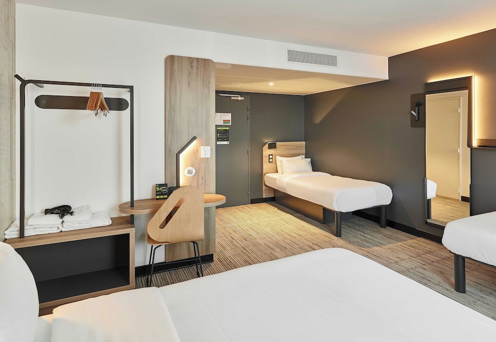 B&B Hotel Marne-La-Vallée Val D'Europe — Hotel rooms in Disneyland Paris, Ile-de-France