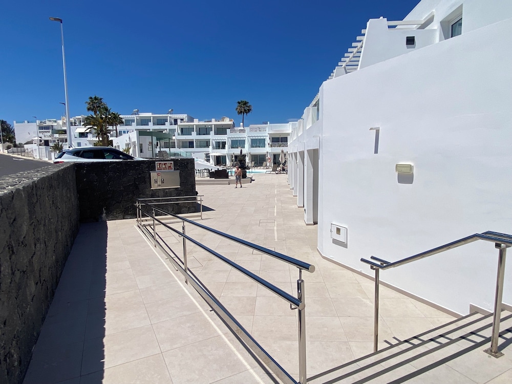 Kikerestudios — Hotel building in Puerto del Carmen, Canary Islands