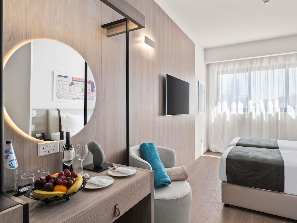 Mercure Larnaca Finikoudes Beach — Hotel rooms in Larnaca, Larnaca Region