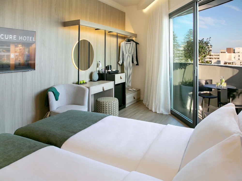 Mercure Larnaca Finikoudes Beach — Hotel rooms in Larnaca, Larnaca Region