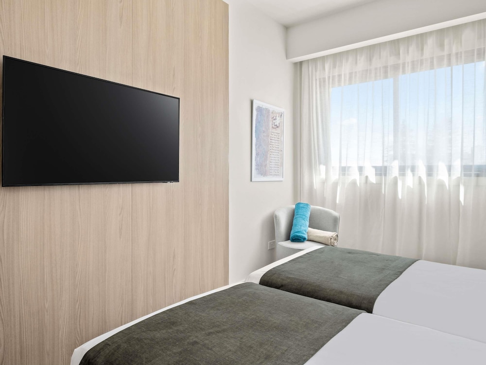 Mercure Larnaca Finikoudes Beach — Hotel rooms in Larnaca, Larnaca Region