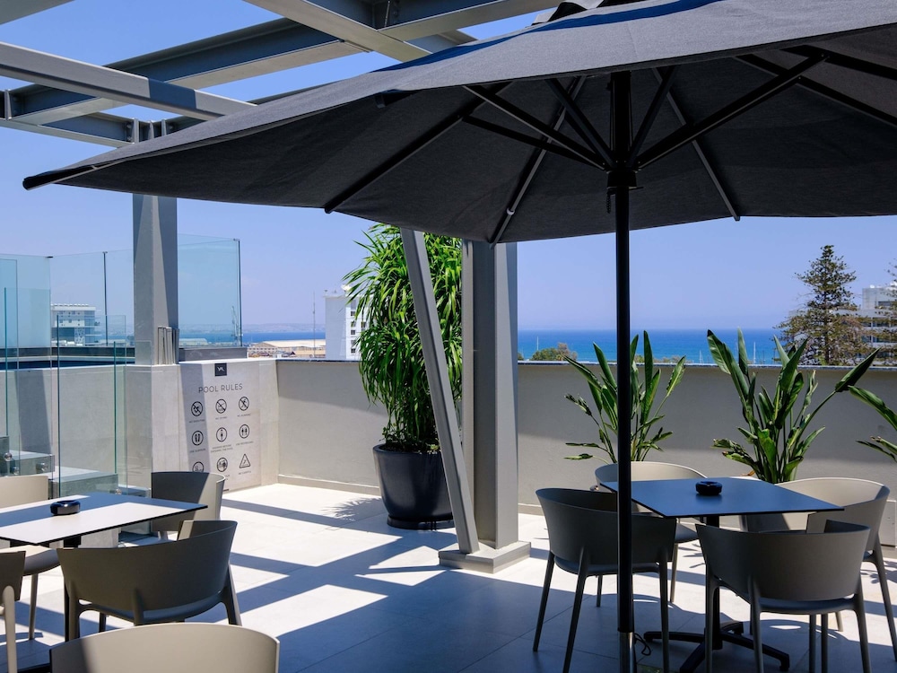 Mercure Larnaca Finikoudes Beach — Restaurant & bars in Larnaca, Larnaca Region