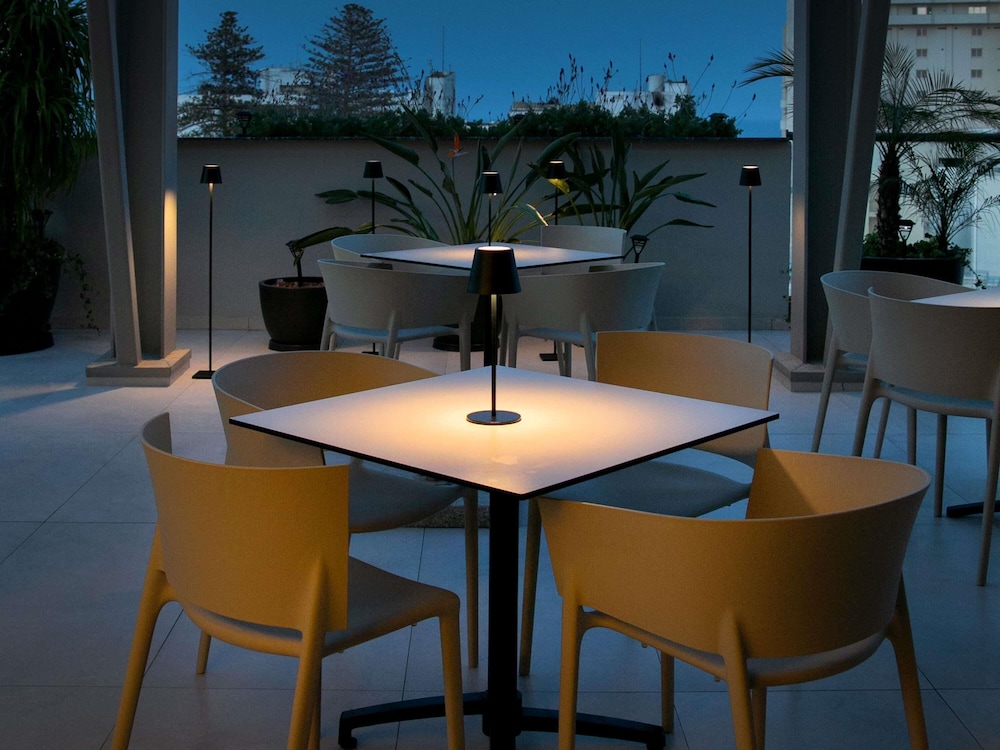 Mercure Larnaca Finikoudes Beach — Restaurant & bars in Larnaca, Larnaca Region