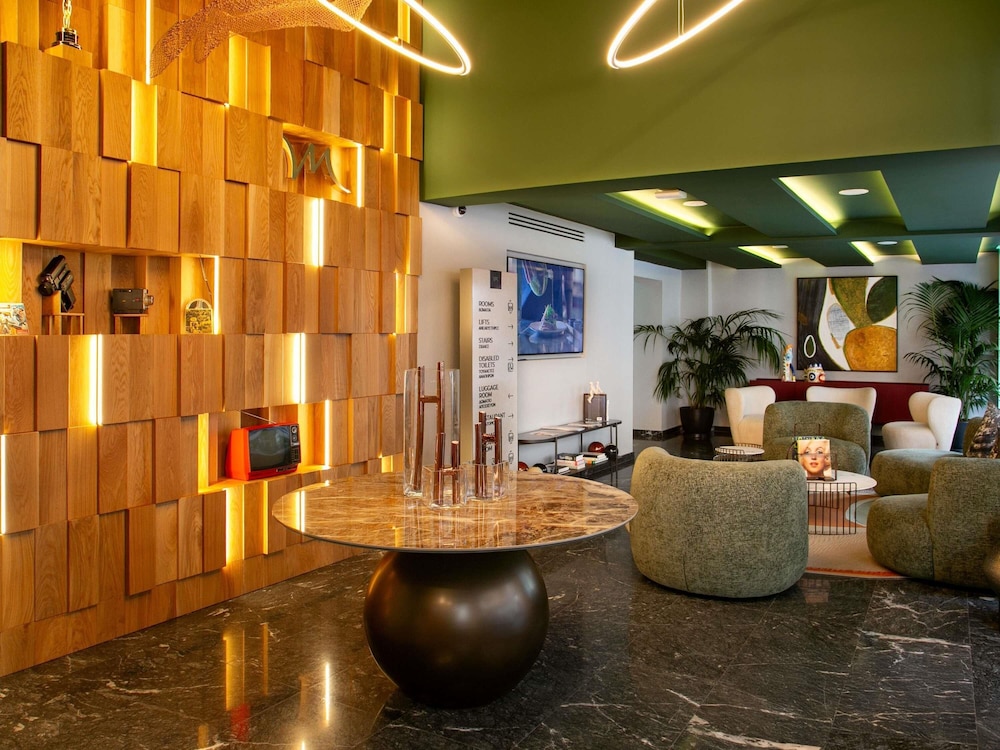 Mercure Larnaca Finikoudes Beach — Hotel building in Larnaca, Larnaca Region