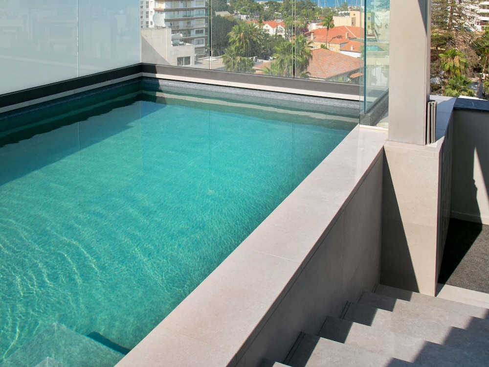 Mercure Larnaca Finikoudes Beach — Swimming pool in Larnaca, Larnaca Region