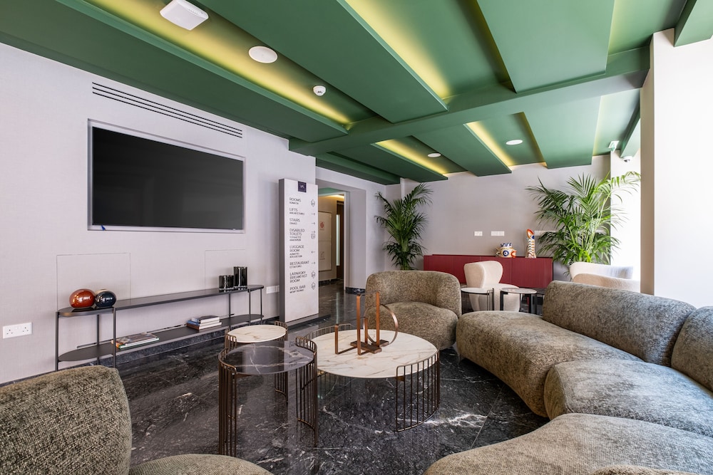 Mercure Larnaca Finikoudes Beach — Hotel building in Larnaca, Larnaca Region