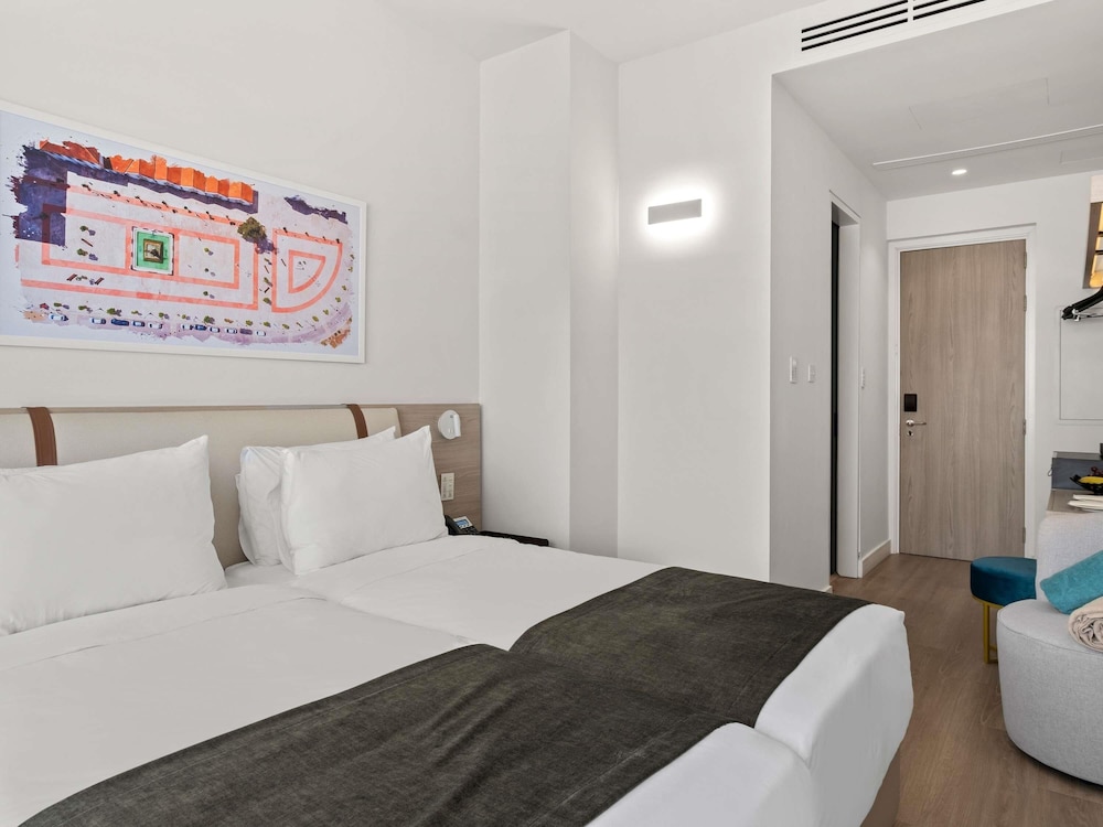Mercure Larnaca Finikoudes Beach — Hotel rooms in Larnaca, Larnaca Region
