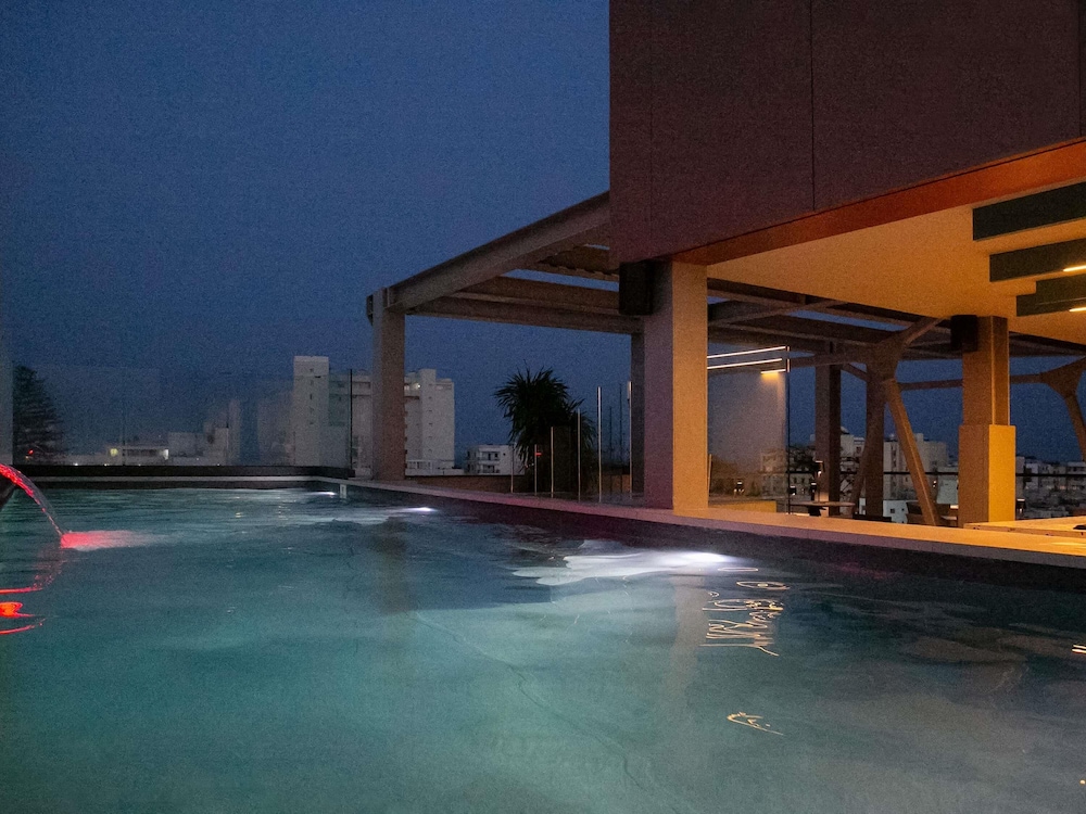 Mercure Larnaca Finikoudes Beach — Swimming pool in Larnaca, Larnaca Region