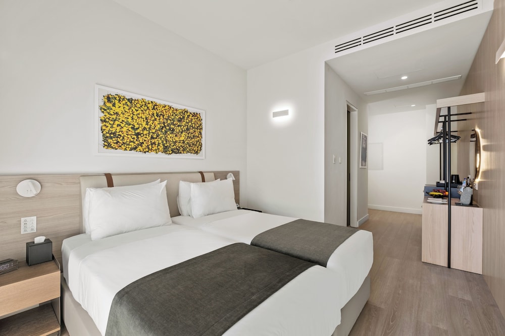 Mercure Larnaca Finikoudes Beach — Hotel rooms in Larnaca, Larnaca Region